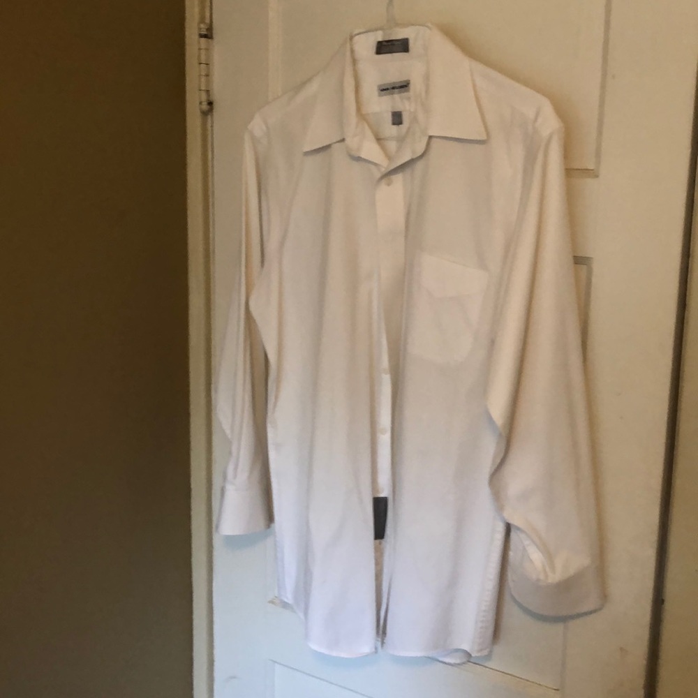 Men’s button collar dress shirt 👔